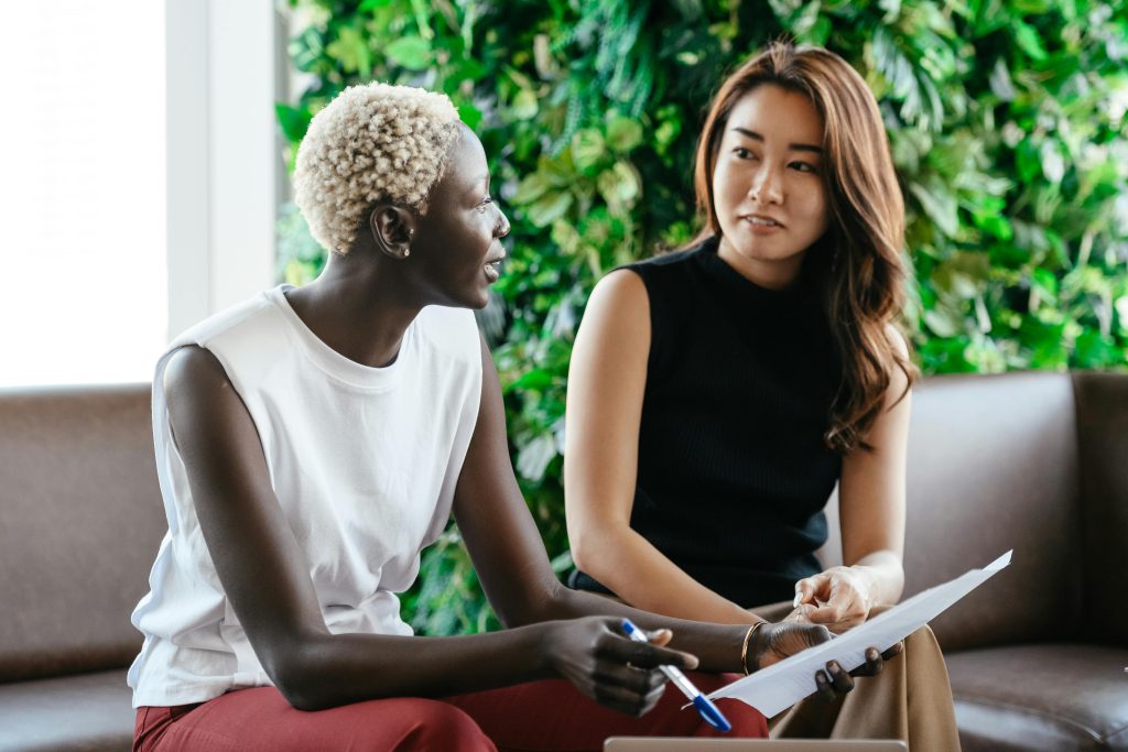 leader-using-effective-listening-skills-with-colleague-in-the-workplace