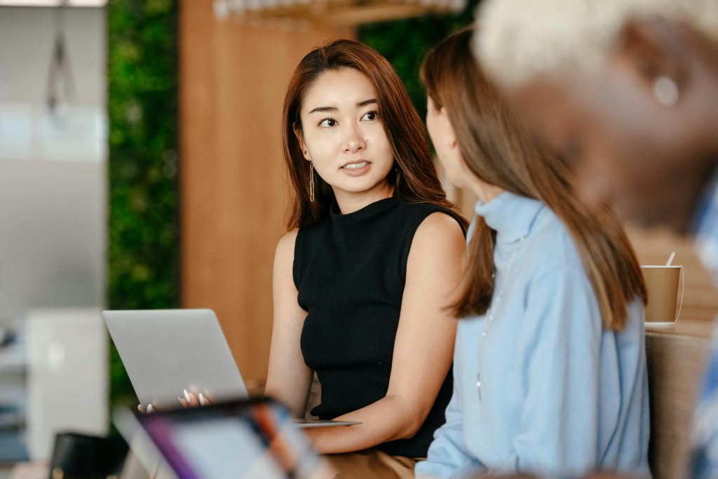 asian-woman-discussing-business-plan-with-colleagues-