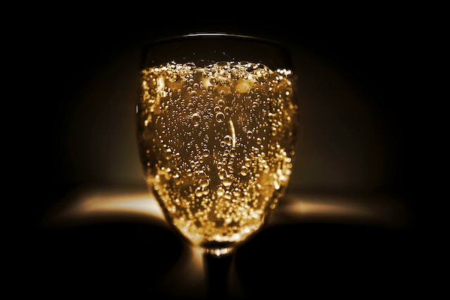 Illustrating Global Wealth with a Luxury Beveridge